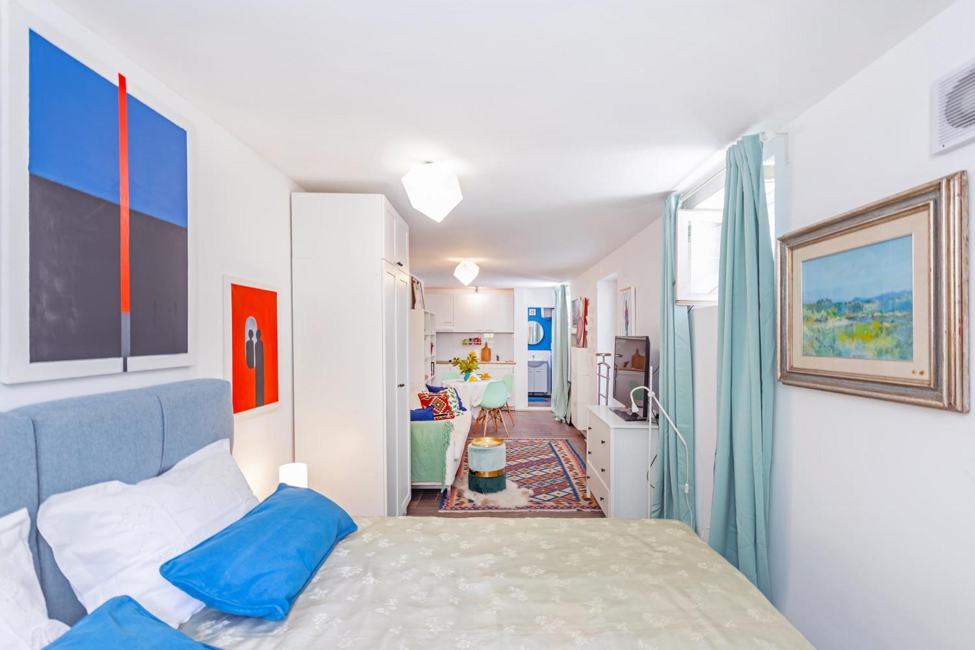 Apartment Art Gateway *